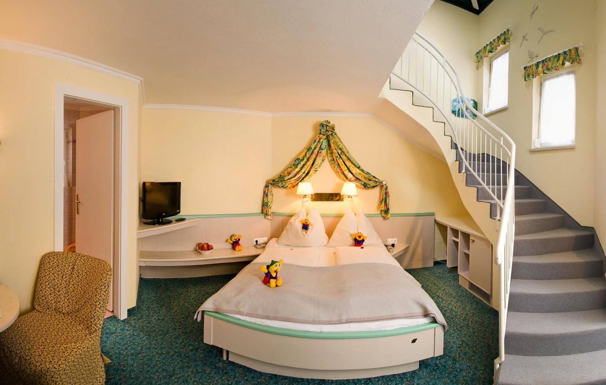 Smileys Kinderhotel Trebesing ภายนอก รูปภาพ